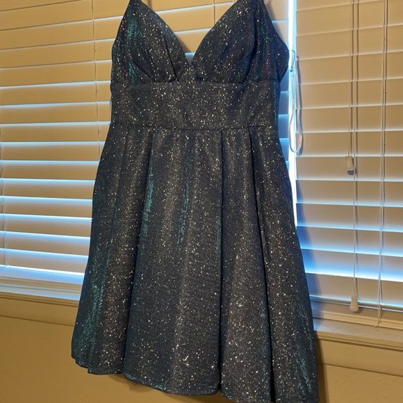 Junior Sized Party Dress (Size 9/10) - Picture 5 of 5